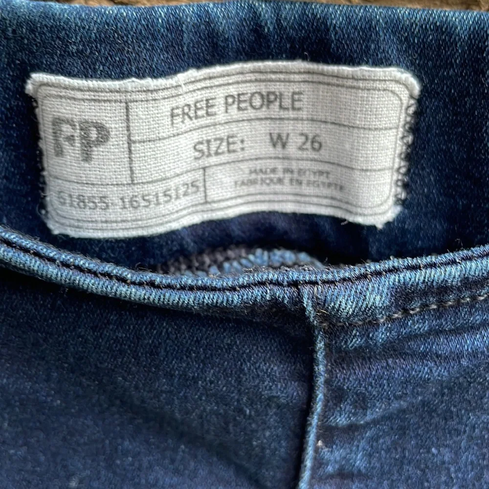 Free People Pull On Jeans Size 26 Excellent Condition - Picture 6 of 8